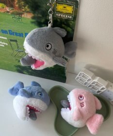 WEGO ふりふりシャークぬいぐるみキーホルダー