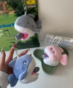 WEGO ふりふりシャークぬいぐるみキーホルダー