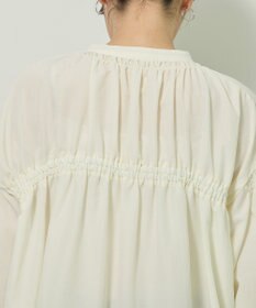 Green Parks ｅａｓｅ　ｂｌｕｅ．バックシャーリングブラウス