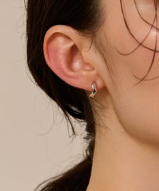 Phoebe 〈金属アレルギー対応〉リップルフープセラミックポストピアス　シルバー/ニッケルフリー
