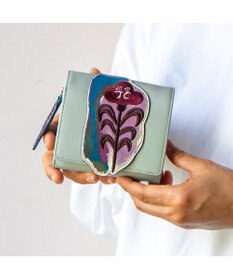 tsumori chisato CARRY 花ししゅう 2つ折り財布