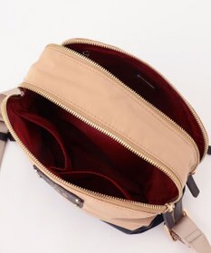 LA BAGAGERIE ウォータープルーフナイロン　スクエアショルダー