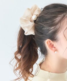 Phoebe ボリューミーシアーシュシュ　ベージュ/パール/大ぶり