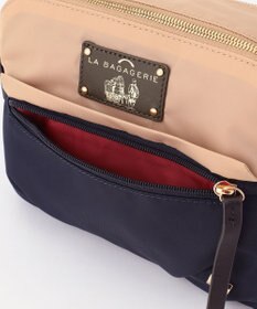 LA BAGAGERIE ウォータープルーフナイロン　スクエアショルダー