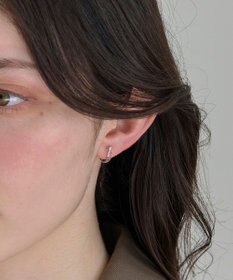 Phoebe 〈シリーズ累計販売10000点突破！〉〈痛くないシリーズ/金属アレルギー対応〉クロスフープクリスタルループフィットイヤリング　シルバー