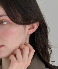 Phoebe 〈シリーズ累計販売10000点突破！〉〈痛くないシリーズ/金属アレルギー対応〉クロスフープクリスタルループフィットイヤリング　シルバー