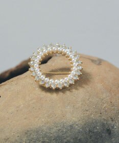 YECCA VECCA パールビジューサークルブローチ