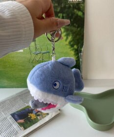 WEGO ふりふりシャークぬいぐるみキーホルダー