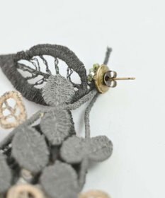 AND WOOL ミモザ刺繍のピアス