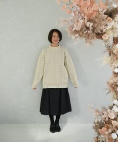 muuc 〈希少なエクストラファインラムウール〉ケーブル模様編みニットセーター