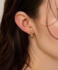 Phoebe 〈金属アレルギー対応〉ワイドフォルムスナップイヤリング　ゴールド/ニッケルフリー