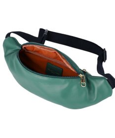 tsumori chisato CARRY ライトラム ボディバッグ　軽くてシンプル　しっとりとした手触りの羊革　サコッシュ　ウエストポーチ