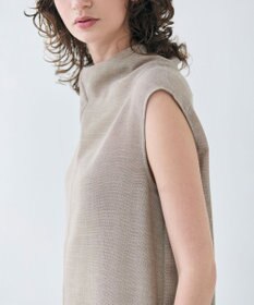 BEIGE， 【洗える・吸水速乾・防シワ・eclat 7・8月号掲載】LIATRIS / オフタートルノースリーブワンピース