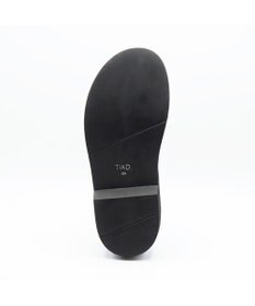 APOM クロスストラップサンダル