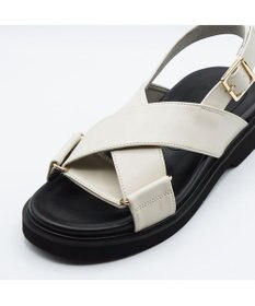 APOM クロスストラップサンダル