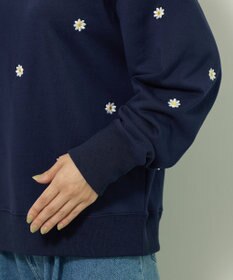 Green Parks ・ｓｗｉｎｇ　ｂｙ　デイジー刺繍スウェット