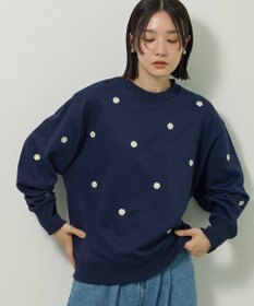 Green Parks ・ｓｗｉｎｇ　ｂｙ　デイジー刺繍スウェット