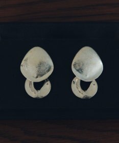 YECCA VECCA メタルプレートスイングピアス