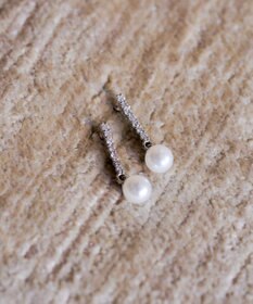 Tiaclasse 【金属アレルギー対応・養殖パール】ストーンバー＆パールピアス