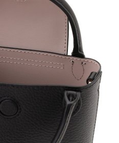 TOCCA 【八木アリサさん着用】PETAL SILHOUETTE LEATHER POCHETTE ポシェット