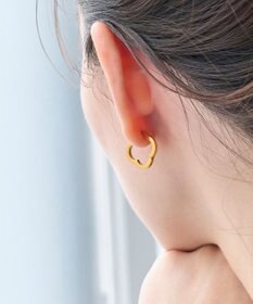 Phoebe 【金属アレルギー対応】フラワーワンタッチフープピアス　ゴールド/サージカルステンレス