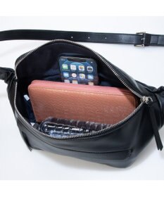 UNBILLION kakatoo ソフト合皮ボディバッグ