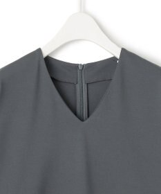 ICB 【WEB限定・洗える】ストレッチポンチ Vネックワンピース