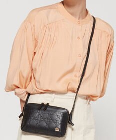 LA BAGAGERIE 【レザー×ステッチ】スクエアマルチポシェット