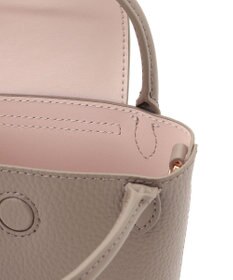 TOCCA 【八木アリサさん着用】PETAL SILHOUETTE LEATHER POCHETTE ポシェット