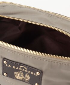 LA BAGAGERIE ウォータープルーフナイロン　スクエアショルダー