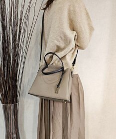 style code 【MERCURYDUO/マーキュリーデュオ】両アオリポケット　ハンドバッグ　キーリングチャーム付き