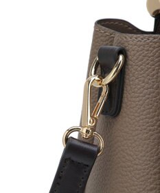 style code 【MERCURYDUO/マーキュリーデュオ】両アオリポケット　ハンドバッグ　キーリングチャーム付き