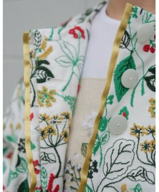 muuc 筆記帳刺繍ショートコート〈国産・muucオリジナル総柄刺繍〉〈上質な綿混ダンガリー〉〈中に着込めるゆとり袖・Aライン〉〈3シーズン春秋冬〉