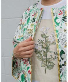 muuc 筆記帳刺繍ショートコート〈国産・muucオリジナル総柄刺繍〉〈上質な綿混ダンガリー〉〈中に着込めるゆとり袖・Aライン〉〈3シーズン春秋冬〉