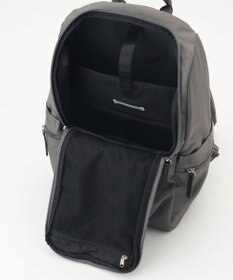 ICB 【人気のため新色追加・A4サイズ収納可・撥水】８ポケットナイロンリュック