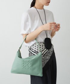 russet エンボスモノグラムショルダーバッグ(CE-1547)