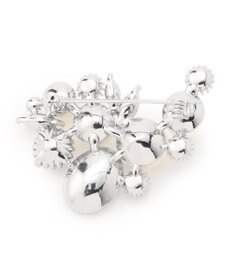 23区 パールMIXトライアングル ブローチ