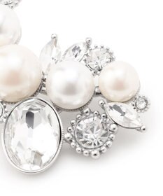 23区 パールMIXトライアングル ブローチ