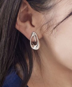 Tiaclasse 【安田美沙子さん着用・金属アレルギー対応】ツイストドロップイヤリング