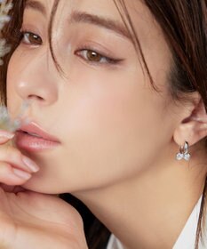 Tiaclasse 【金属アレルギー対応・選べる2タイプ】クリスタルリボンピアス