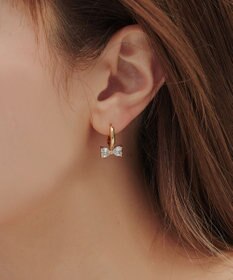 Tiaclasse 【金属アレルギー対応・選べる2タイプ】クリスタルリボンピアス