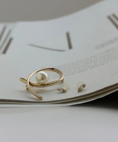 Phoebe <オンワード限定セット>金属アレルギー対応クイーンパールビジューセラミックポストピアス×クロスカーブパールビジューブローチ