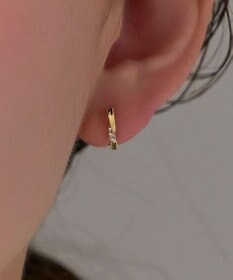 Phoebe 【金属アレルギー対応】【痛くないシリーズ】ツイストバービジューライトフィットイヤリング　ゴールド