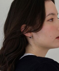Phoebe 【金属アレルギー対応】ストレートスクエアフープピアス　シルバー/サージカルステンレス（片耳）