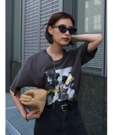 Green Parks レトロフラワーロゴ入りプリントＴシャツ