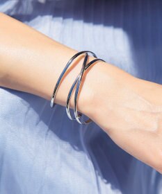 Tiaclasse ワイドクロスバングル