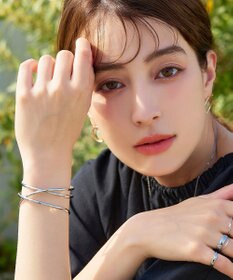 Tiaclasse ワイドクロスバングル