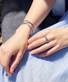 Tiaclasse ワイドクロスバングル