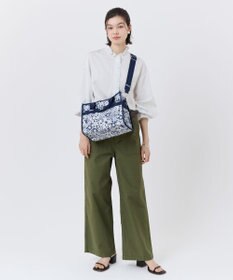 LeSportsac LARGE E/W TH TOTE/フローラルレースネイビー