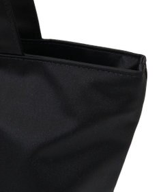 Maison de FLEUR EC限定フレームロゴサテンバッグ